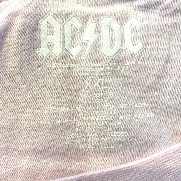 Plus Size Pink AC DC High Voltage Short Sleeve Crew Neck Band Tee Shirt XXL N… - Picture 3 of 5